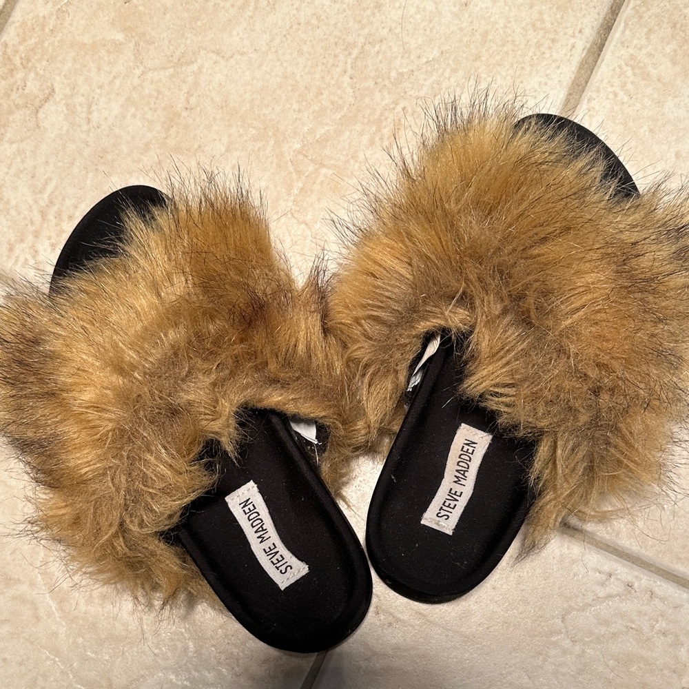 Steve Madden Fuzzy Tan Slippers